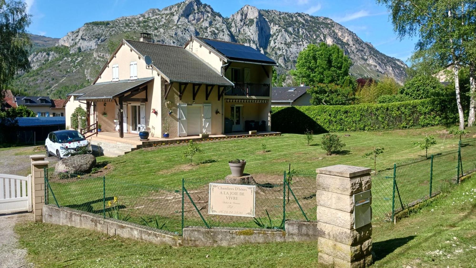 A La Joie De Vivre Chez L'Habitant Banat Exterior photo